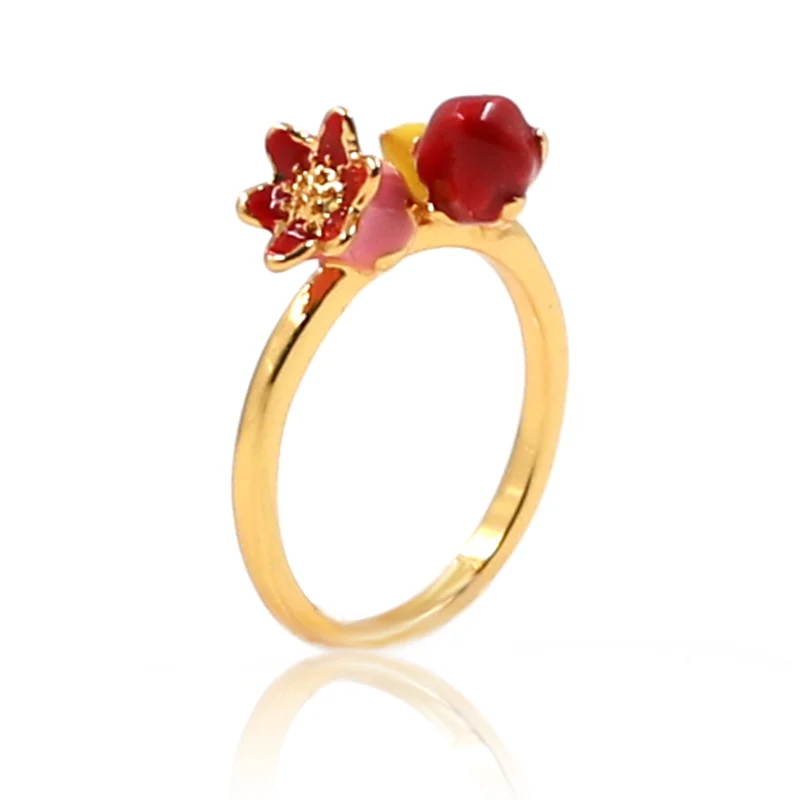 Flor de esmalte em anel de latão de cor rosa vermelho com ouro banhado
