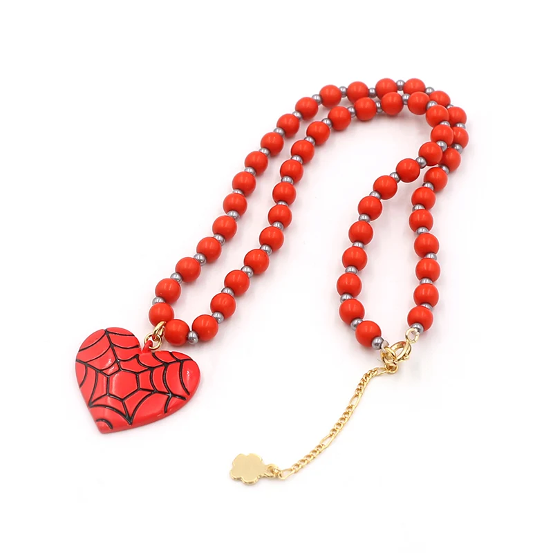 Colar de coração de aranha vermelha